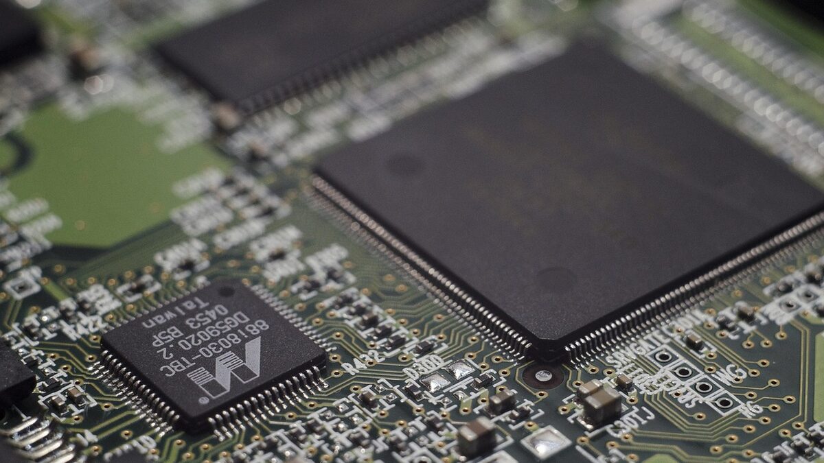 IBM Quantum Leap: Nighthawk Processor and 300mm Fabrication Mark Critical Milestone